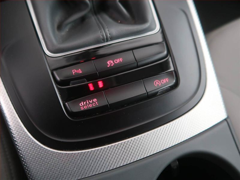 Audi A4 (2013) 2.0 TDI, Bi-Xenony, Tempomat - fotka 17 z 19