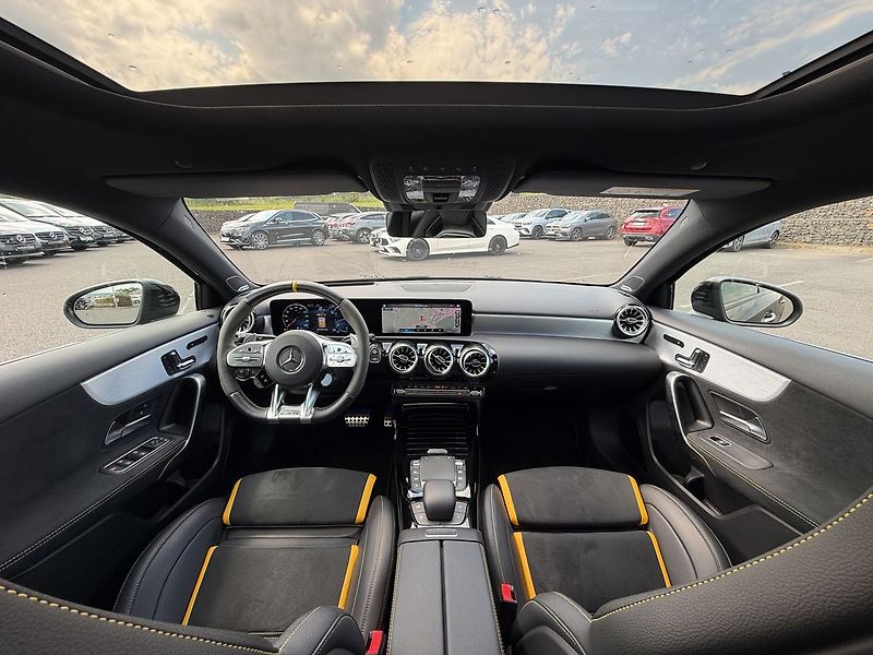 Mercedes-Benz Třídy A 45 AMG - fotka 16 z 40