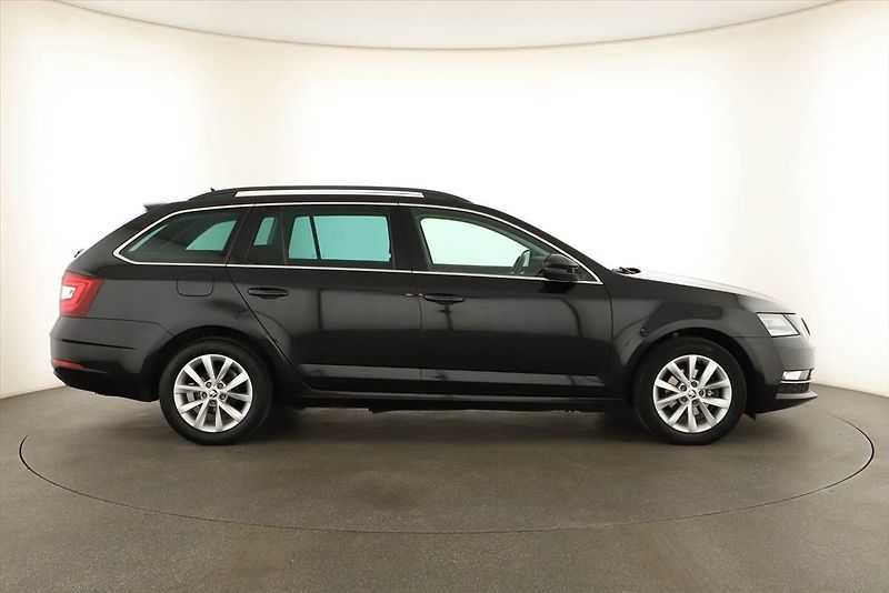 Škoda Octavia (2019) 1.6 TDI, Automat, Navi - fotka 6 z 21