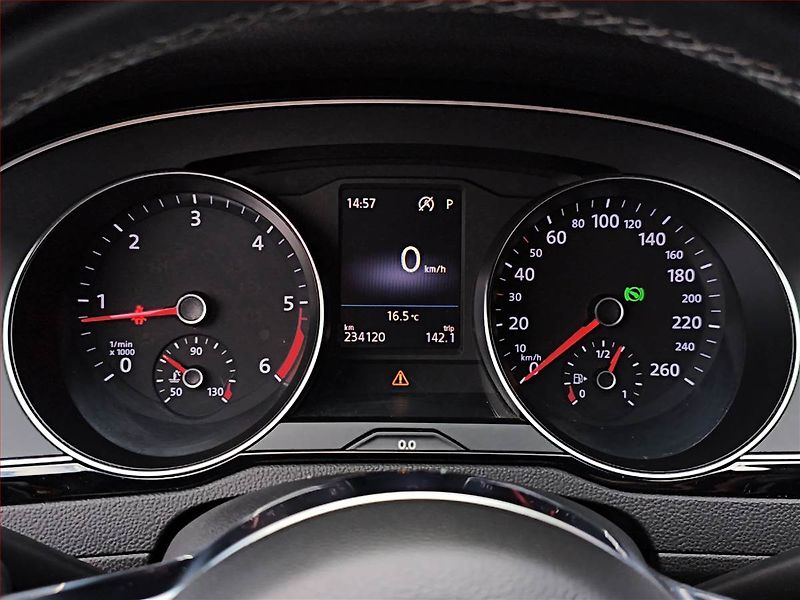 Volkswagen Passat (2018) R-Line 2.0 TDI, Automat, Kůže - fotka 11 z 20