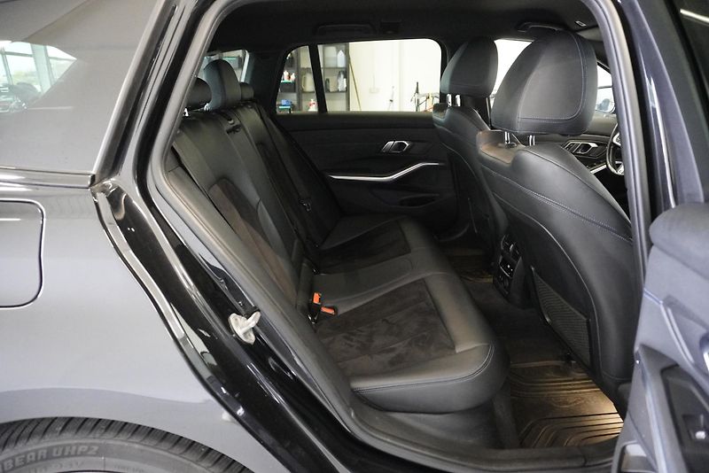 BMW Řada 3 (2020) 320D  2,0 M-SPORT XDRIVE AUT. - fotka 28 z 31