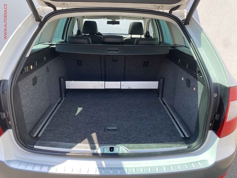 Škoda Superb (2012) 2.0TDi, DSG, bixen - fotka 7 z 21