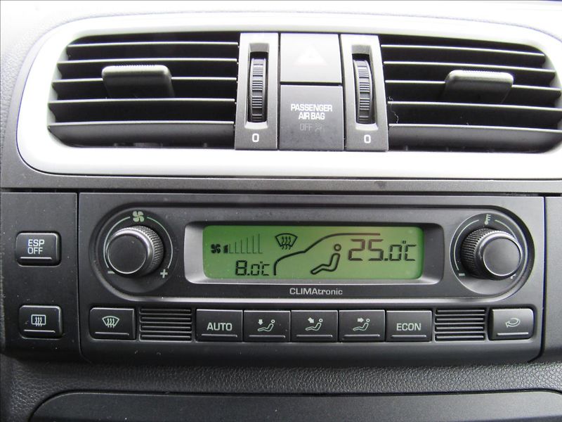 Škoda Fabia 1,4 16V 63kW Style Combi - fotka 16 z 26