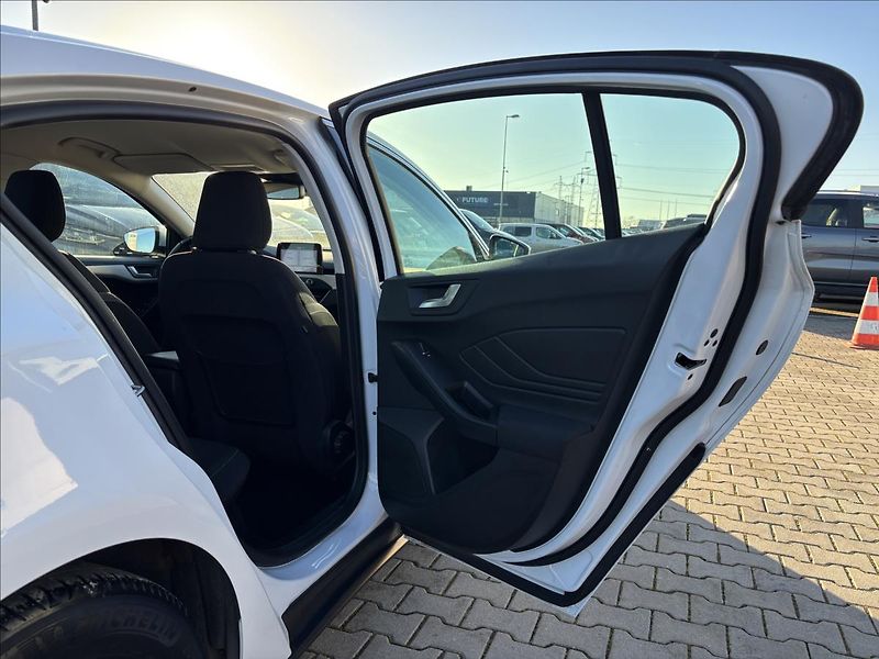 Ford Focus 1,5 Ecoblue 88 kW Titanium DPH - fotka 13 z 31
