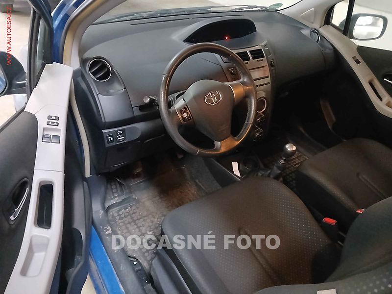 Toyota Yaris (2010) 1.4 - fotka 3 z 3