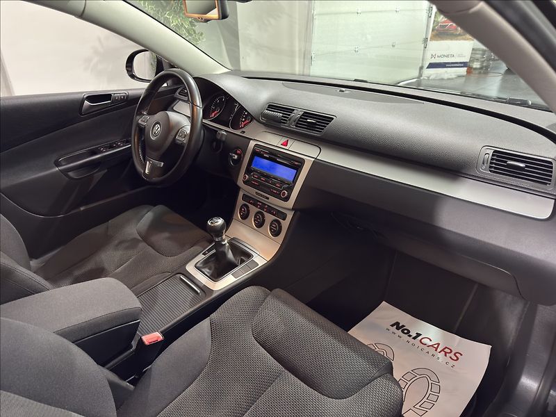 Volkswagen Passat 2,0   TDI 103KW BEZ KOROZE TOP - fotka 19 z 40