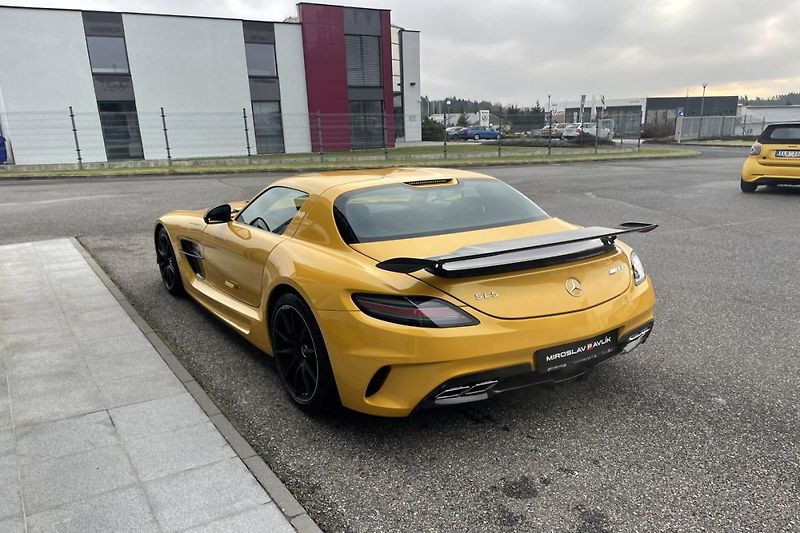 Mercedes-Benz SLS AMG BLACK SERIES - fotka 13 z 20