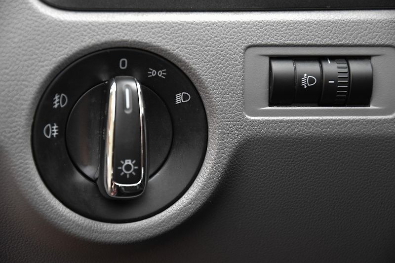 Škoda Rapid 1.6 TDi CR SPACEBACK STYLE - fotka 10 z 33
