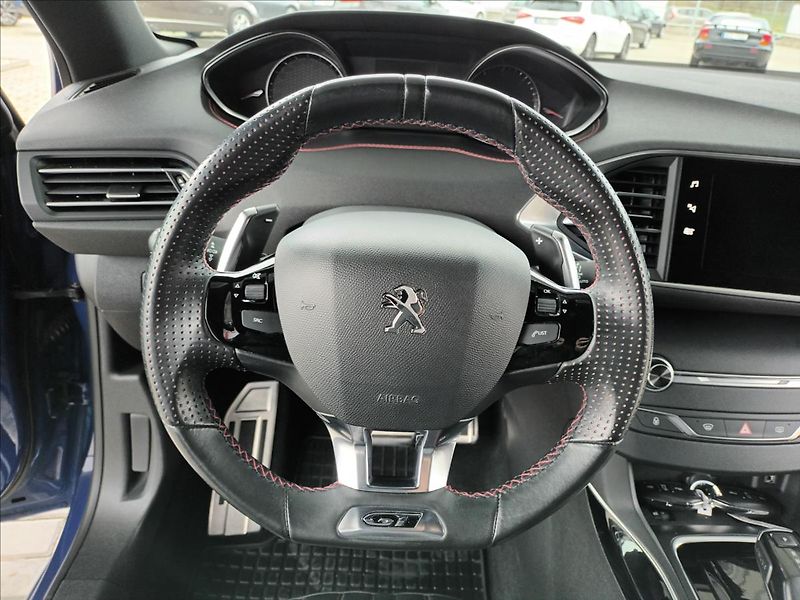 Peugeot 308 2,0 HDI,GT,130KW,ČR,SERVIS,NAV - fotka 11 z 50