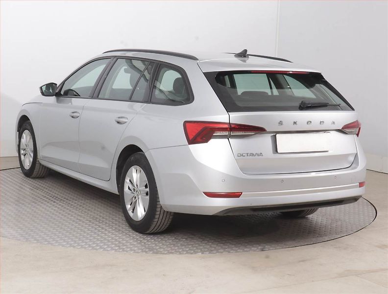 Škoda Octavia (2022) Ambition 2.0 TDI, ČR,1.maj - fotka 4 z 15