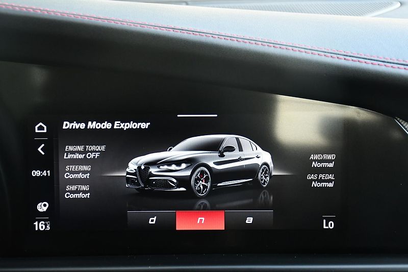Alfa Romeo Giulia 2.0T 16V 206kW COMPETIZIONE 1M - fotka 35 z 43