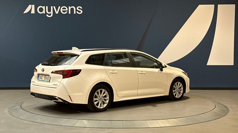 Toyota Corolla 1.8 Hybrid e-CVT Comfort Touri - fotka 2 z 13