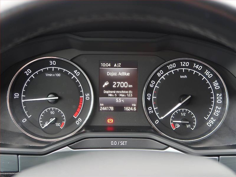 Škoda Superb (2018) 2.0 TDI, Navi, Bi-Xenony - fotka 11 z 17