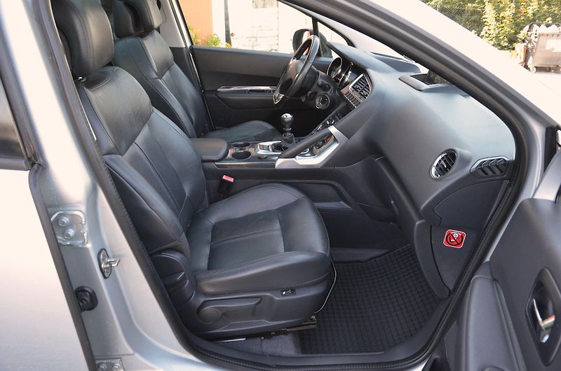 Peugeot 3008 (2015) 1.6 HDi 88kW XENON PANORAMA - fotka 9 z 37