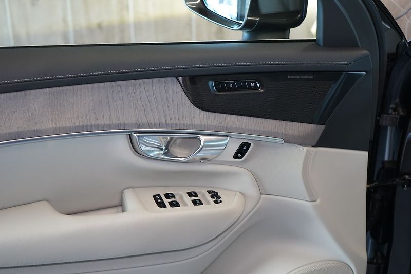 Volvo XC90 B5 PLUS Bright Vzduch, 360° - fotka 23 z 50