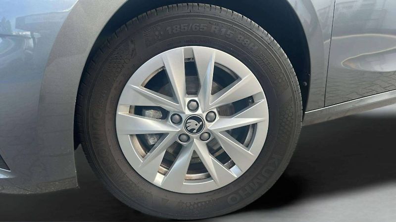 Škoda Fabia Selection 1,0 TSI 70kW MT5/Z66 - fotka 25 z 25