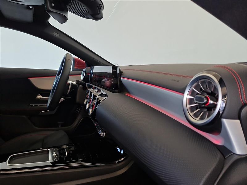 Mercedes-Benz CLA 200 Shooting Brake AMG Style E - fotka 17 z 22