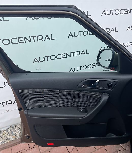 Škoda Yeti 1,2 TSi,77kW,serv.kn.,Po servi - fotka 17 z 20