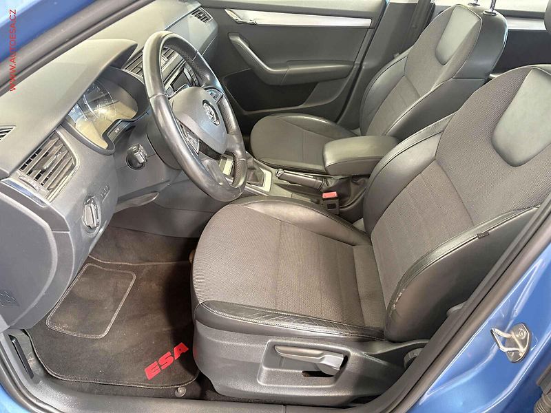 Škoda Octavia (2013) 2.0 TDi 4x4, Elegance, park - fotka 9 z 14