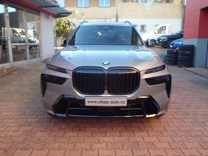 BMW X7 (2025) xDrive40d, INDIVIDUAL,xOffroad - fotka 2 z 30