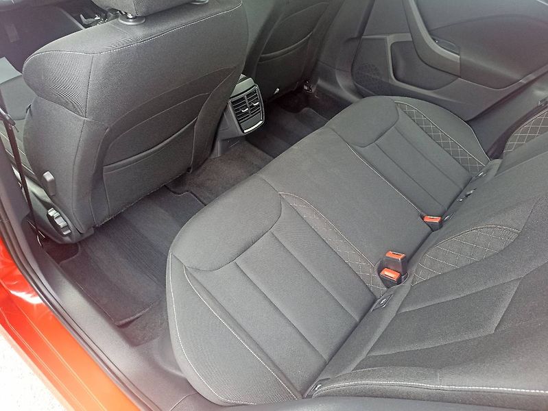 Škoda Kamiq (2021) 1.5 TSI 110kW tažné LED manuál - fotka 9 z 35