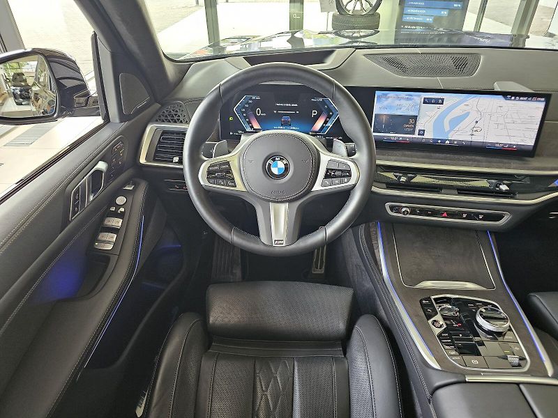 BMW X7 xDrive40d - fotka 24 z 36