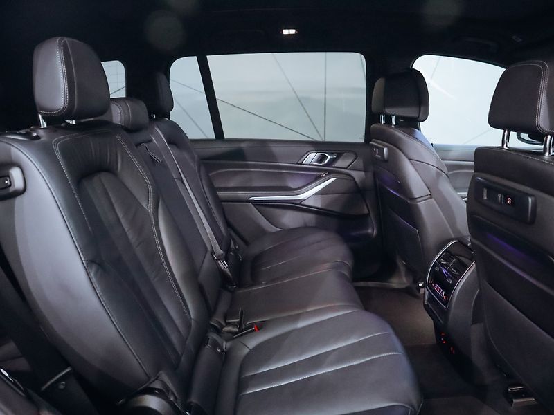 BMW X7 xDrive40i - fotka 29 z 32
