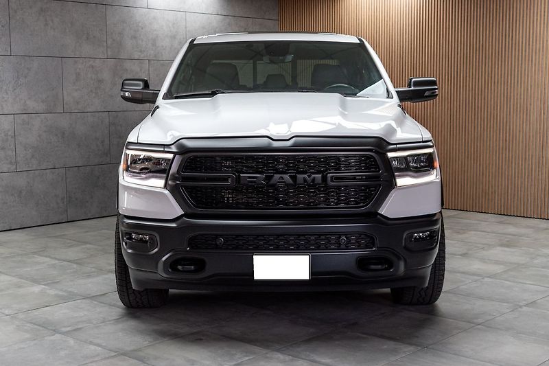 Dodge RAM 5.7 HEMI BIGHORN 4x4*PPF*ČR 1M - fotka 2 z 49