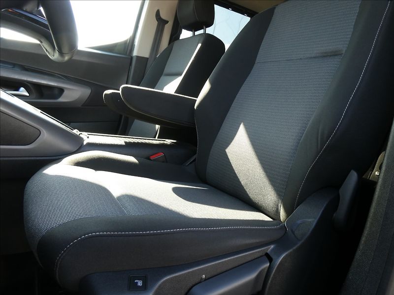 Toyota ProAce City Verso 1,2 T 96kW Long 7.míst,AT8,ČR - fotka 35 z 44