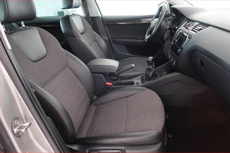 Škoda Octavia (2014) Style 1.4 TSI, Kůže, Navi - fotka 9 z 18