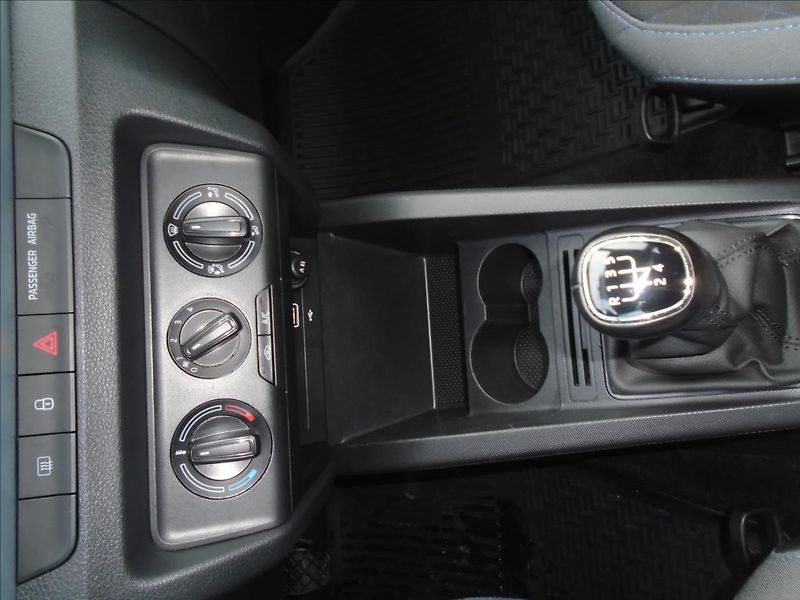Škoda Fabia 1,0 - fotka 25 z 26