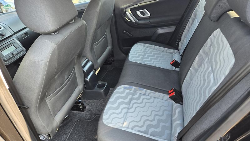 Škoda Fabia 1.4 16V AMBIENTE 1MAJITEL - fotka 18 z 36