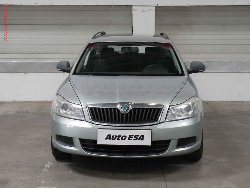 Škoda Octavia (2011) 1.6TDi, AC, el. výbava - fotka 2 z 13