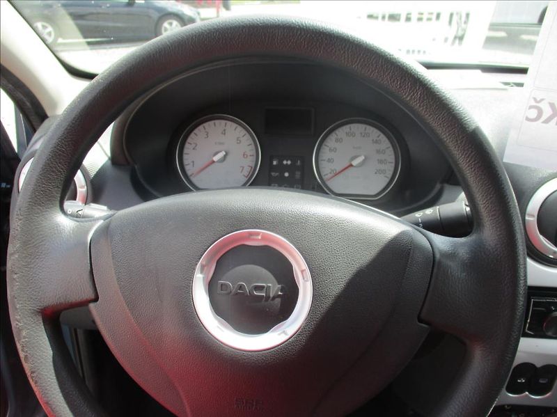 Dacia Sandero 1,4 i, klimatizace, serviska, - fotka 18 z 29