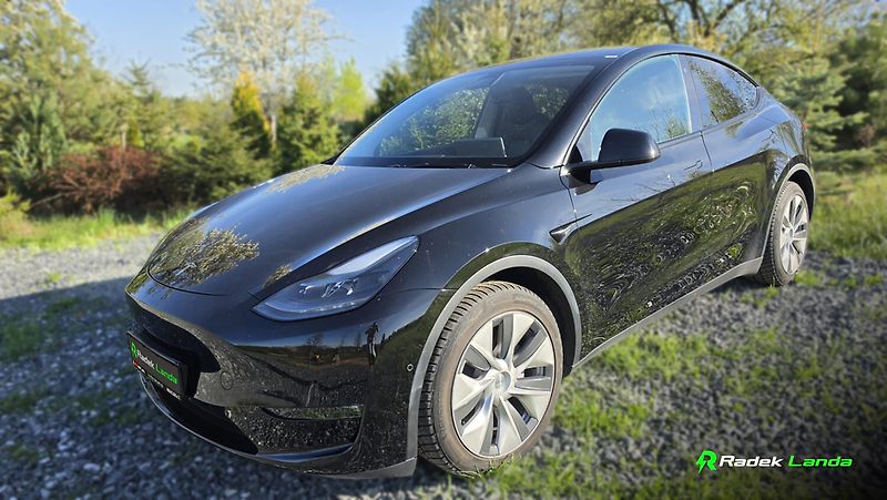 Tesla Model Y (2021) Dual Motor 4×4 - fotka 2 z 8
