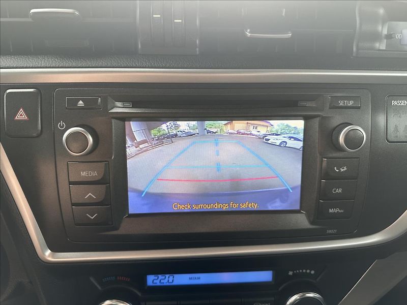 Toyota Auris 1,6 EXCLUSIVE - fotka 23 z 28