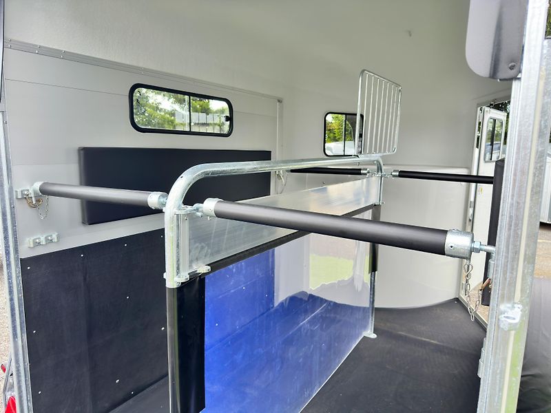 Cheval Liberté (2026) GOLD 3 ALU, BÍLÝ - fotka 16 z 35