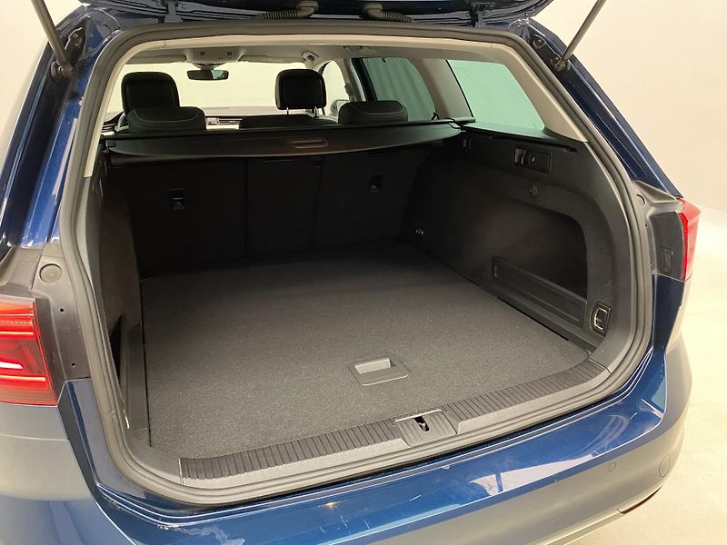 Volkswagen Passat VARIANT 2.0TDI DSG R-LINE CZ - fotka 6 z 55