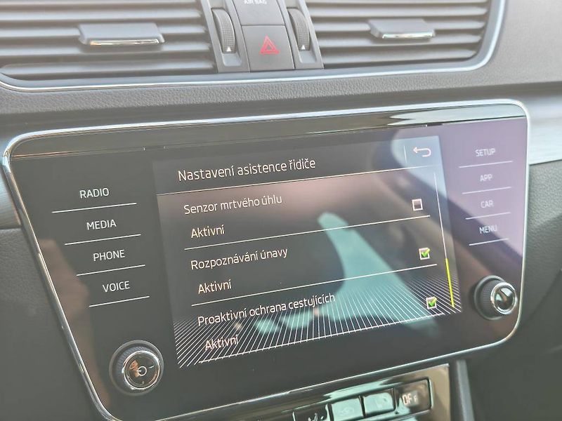 Škoda Superb Style 7DSG 2,0TDI - fotka 20 z 27