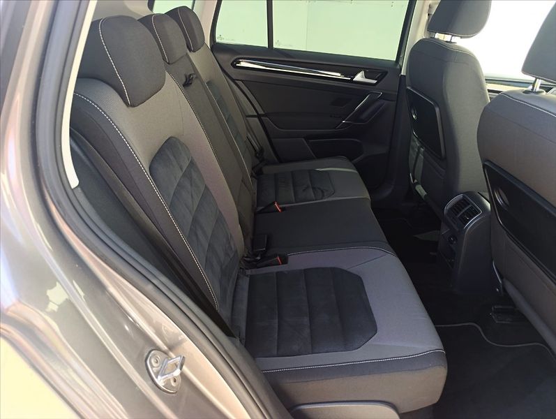 Volkswagen Golf Sportsvan 1,6 TDi DSG Navigace Tempomat - fotka 24 z 35