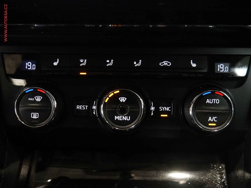 Škoda Superb (2016) 1.6 TDi, Navi, bixen - fotka 17 z 30