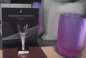 a na důstojném místě vystavená trofej pro nejlepšího dealera