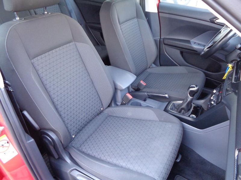 Volkswagen T-Cross 1.0 TSI LIFE  81 kW - fotka 17 z 26