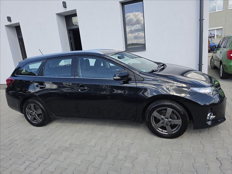 Toyota Auris 1,6 97 KW Automat kamera navi - fotka 5 z 44