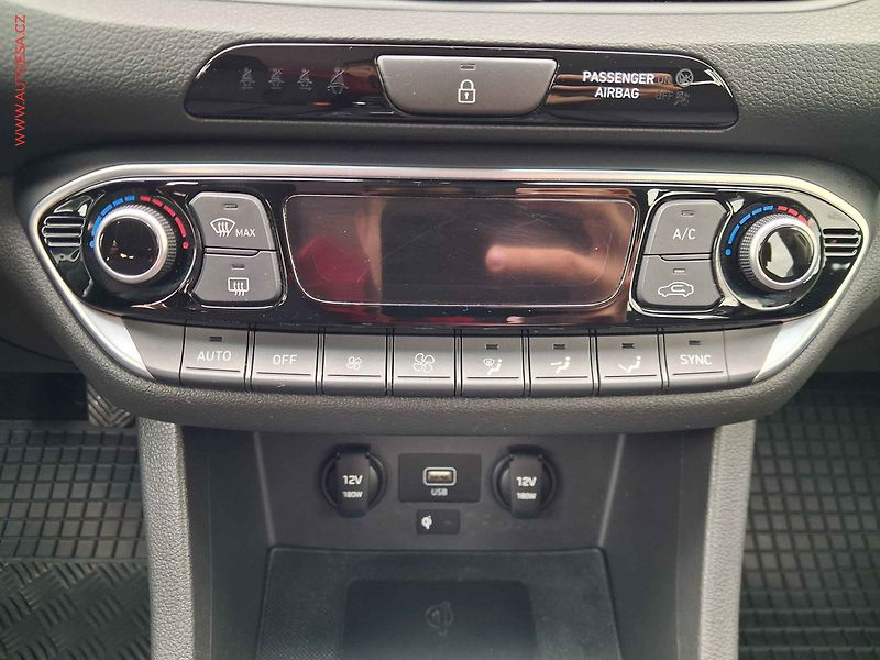Hyundai i30 (2023) 1.5 T-GDi 48V, 1.maj,ČR - fotka 13 z 18