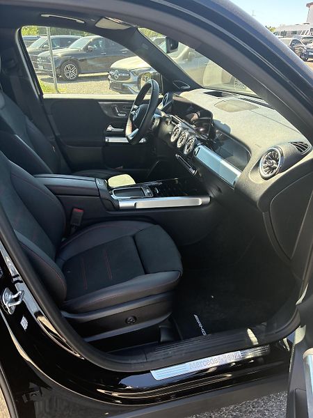 Mercedes-Benz GLB (2025) 200d 4MATIC - fotka 6 z 13