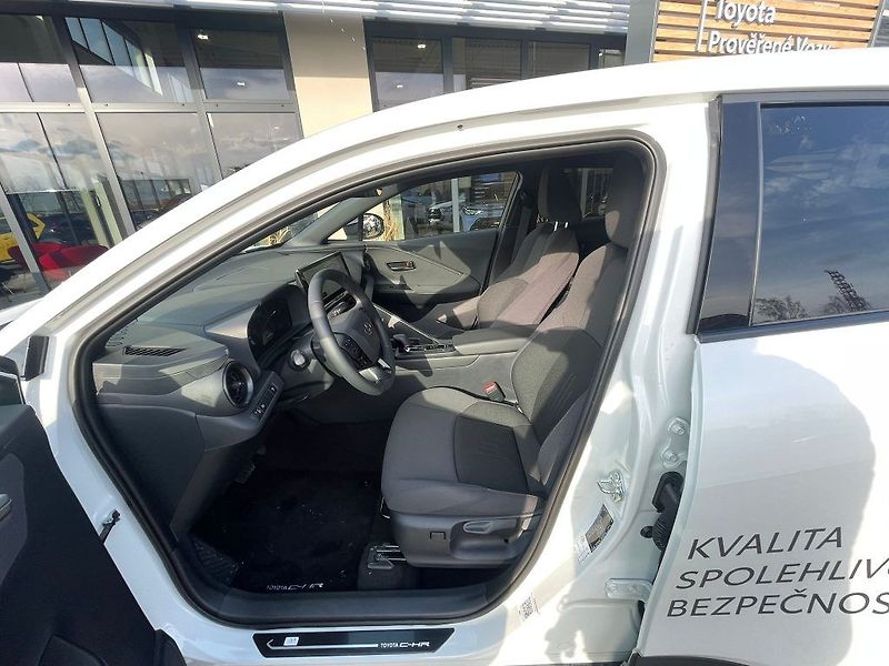 Toyota C-HR 1.8 Hybrid 140HP Style - fotka 14 z 26