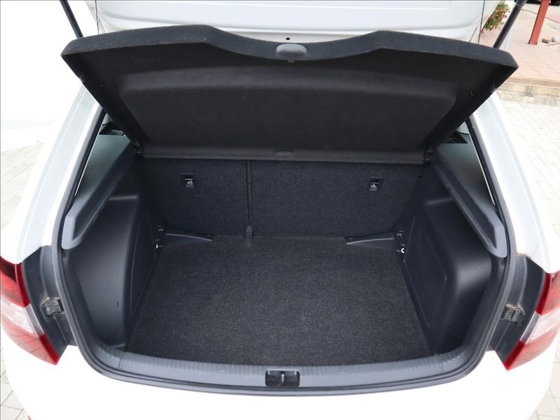 Škoda Rapid 1,0 TSi, 70kW, Výhřevy, Klima - fotka 17 z 21