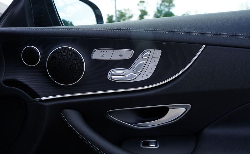 Mercedes-Benz Třídy E E 220d AMG Avantgarde/195 PS - fotka 20 z 41