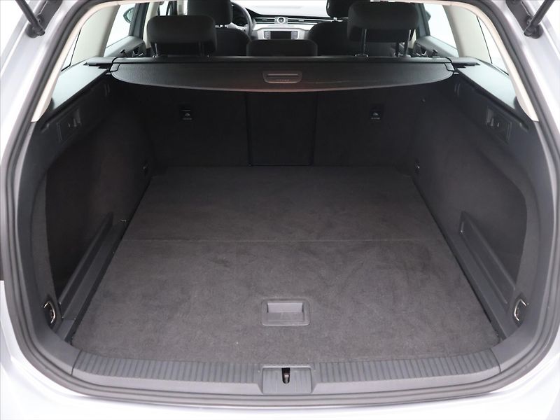 Volkswagen Passat 2,0 TDI 110kW Highline LED - fotka 10 z 24
